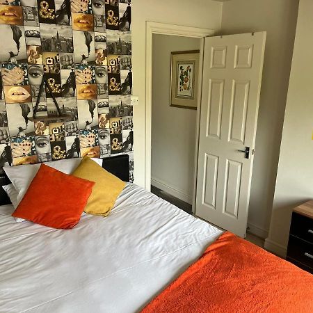 Swindon Home From Home 2 - Entercloud9Sa エクステリア 写真