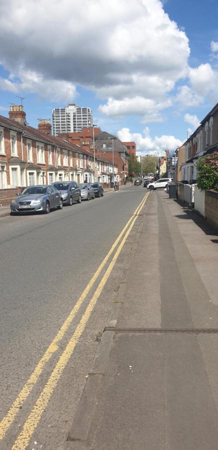 Swindon Home From Home 2 - Entercloud9Sa エクステリア 写真